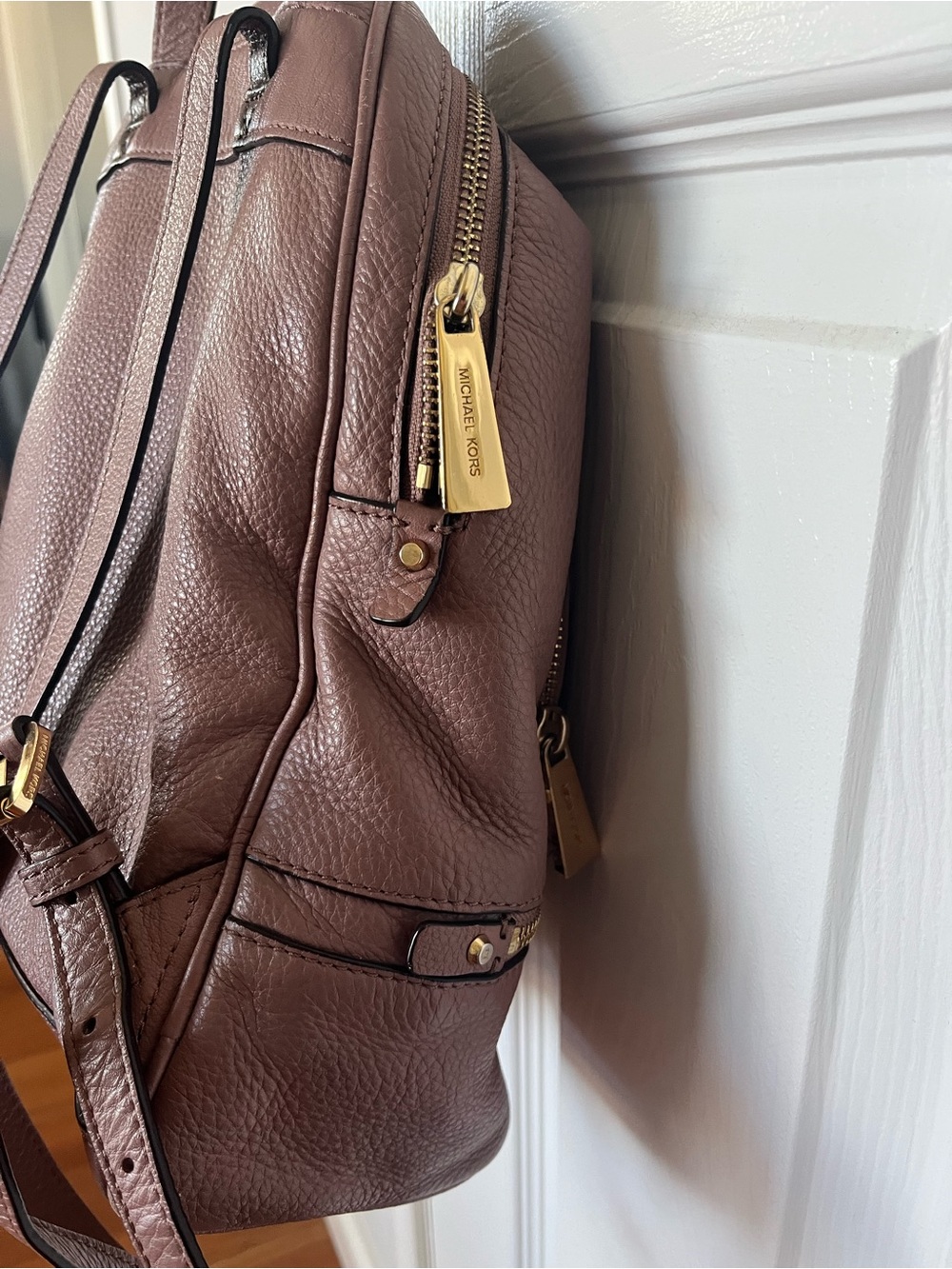 Michael Kors Dusty Rose Leather Backpack with Gold Hardware - Picture 4 of 10